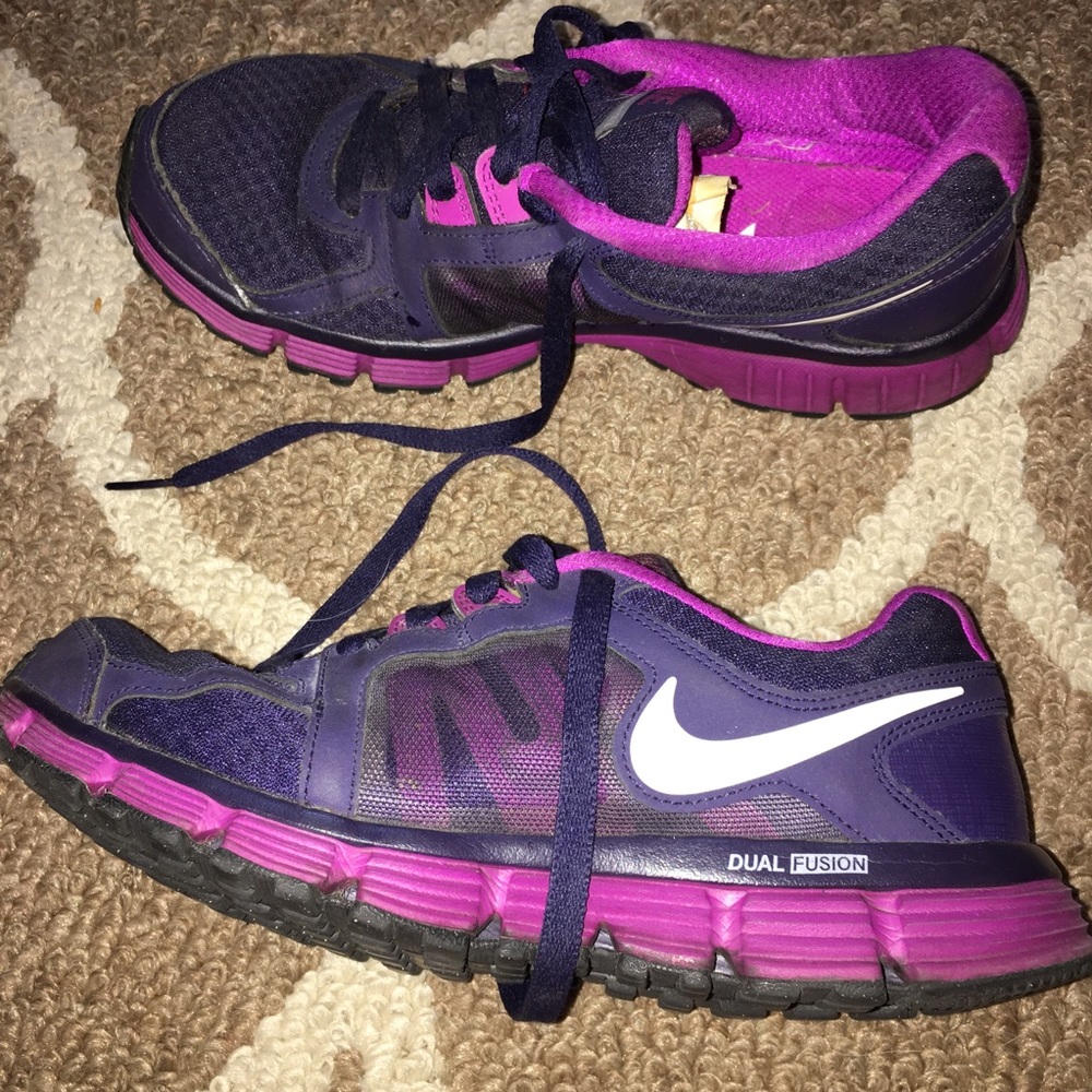 Purple Nike Dual Fusion running shoes Sz 9